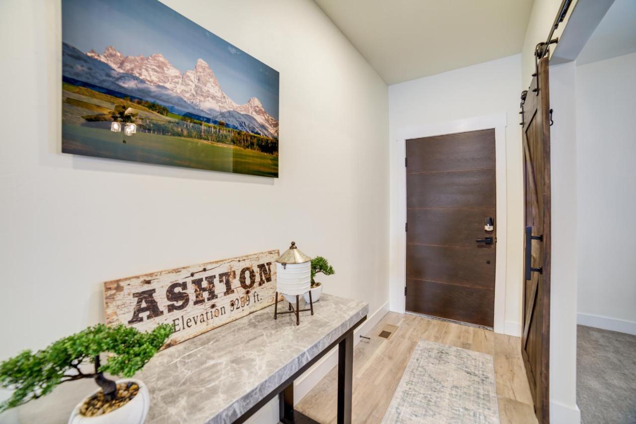 Teton Valley Getaway With Private Deck And Hot Tub! Ashton Bagian luar foto